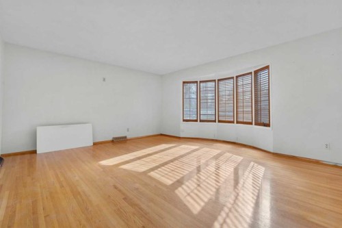 444 Woodland Crescent Se, Calgary, AB - Indoor Photo Showing Other Room