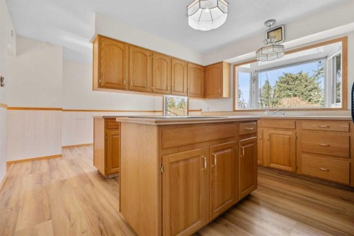 444 Woodland Crescent Se, Calgary, AB - Indoor Photo Showing Kitchen