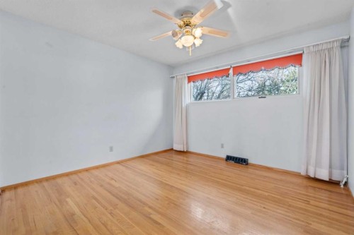 444 Woodland Crescent Se, Calgary, AB - Indoor Photo Showing Other Room