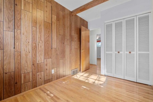 444 Woodland Crescent Se, Calgary, AB - Indoor Photo Showing Other Room