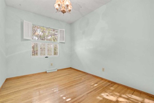 444 Woodland Crescent Se, Calgary, AB - Indoor Photo Showing Other Room