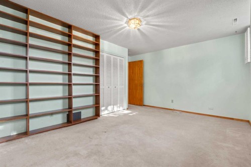 444 Woodland Crescent Se, Calgary, AB - Indoor Photo Showing Other Room