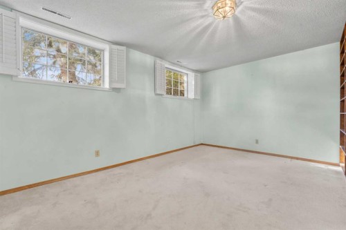 444 Woodland Crescent Se, Calgary, AB - Indoor Photo Showing Other Room