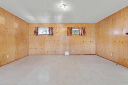 444 Woodland Crescent Se, Calgary, AB - Indoor Photo Showing Other Room