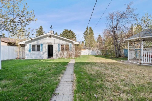 444 Woodland Crescent Se, Calgary, AB - Outdoor