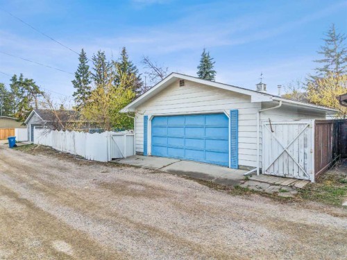 444 Woodland Crescent Se, Calgary, AB - Outdoor