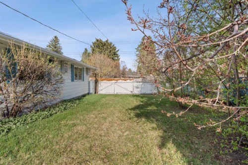 444 Woodland Crescent Se, Calgary, AB - Outdoor