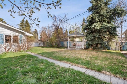 444 Woodland Crescent Se, Calgary, AB - Outdoor