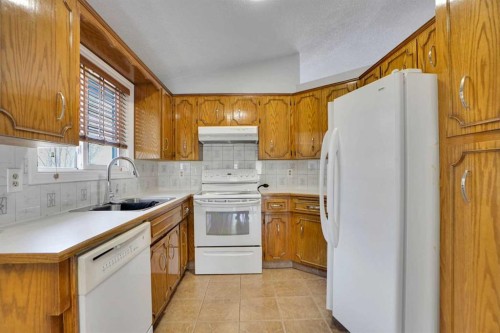 336 Whitworth Way Ne, Calgary, AB - Indoor Photo Showing Kitchen