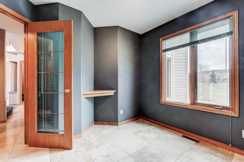 91 Valley Ridge Green Nw, Calgary, AB - Indoor Photo Showing Other Room