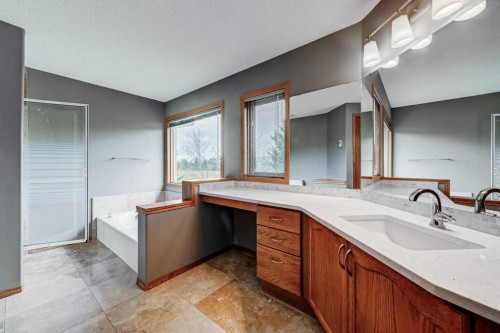 91 Valley Ridge Green Nw, Calgary, AB - Indoor Photo Showing Bathroom