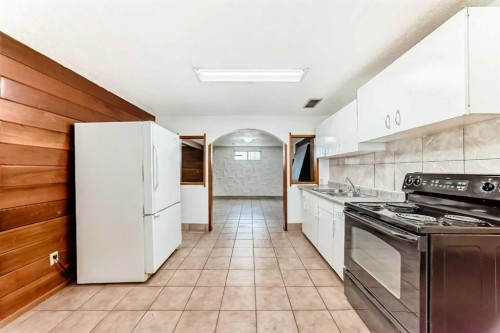 247 Huntford Way Ne, Calgary, AB - Indoor Photo Showing Kitchen With Double Sink