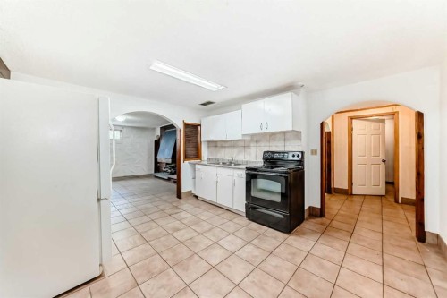 247 Huntford Way Ne, Calgary, AB - Indoor Photo Showing Kitchen