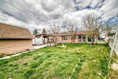 247 Huntford Way Ne, Calgary, AB - Outdoor