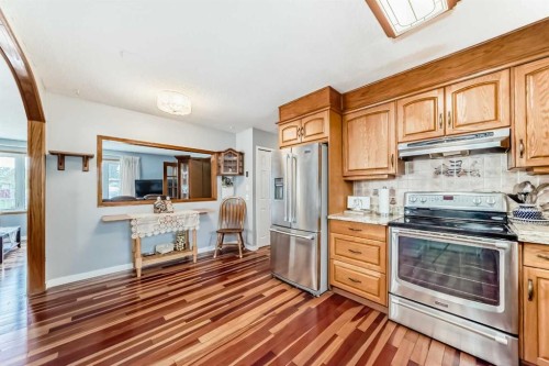 247 Huntford Way Ne, Calgary, AB - Indoor Photo Showing Kitchen
