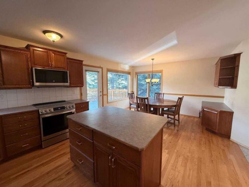 2 Terrace Place, Canmore, AB - Indoor Photo Showing Kitchen