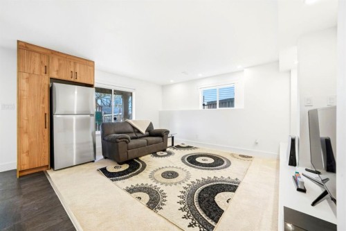 193 Hidden Creek Road Nw, Calgary, AB - Indoor Photo Showing Kitchen