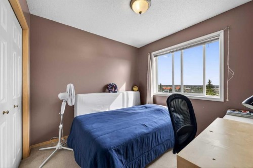 33 Harvest Oak Circle Ne, Calgary, AB - Indoor Photo Showing Bedroom