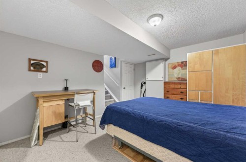 33 Harvest Oak Circle Ne, Calgary, AB - Indoor Photo Showing Bedroom