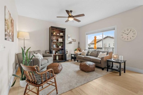 10 Heritage View, Cochrane, AB - Indoor Photo Showing Living Room