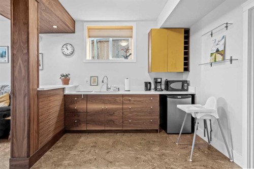 10 Heritage View, Cochrane, AB - Indoor Photo Showing Kitchen