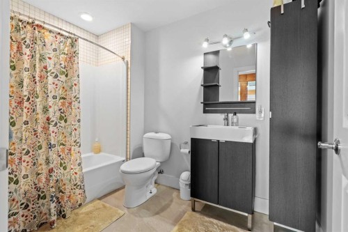 10 Heritage View, Cochrane, AB - Indoor Photo Showing Bathroom