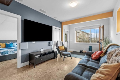 10 Heritage View, Cochrane, AB - Indoor Photo Showing Living Room