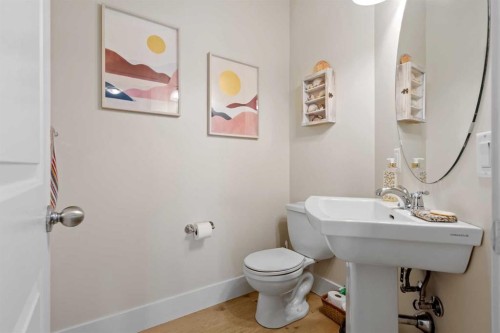 10 Heritage View, Cochrane, AB - Indoor Photo Showing Bathroom