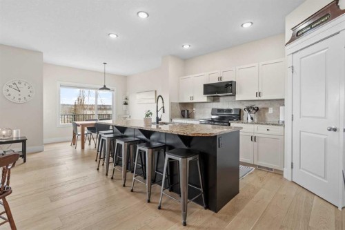 10 Heritage View, Cochrane, AB - Indoor Photo Showing Kitchen With Upgraded Kitchen