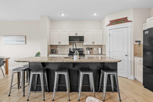 10 Heritage View, Cochrane, AB - Indoor Photo Showing Kitchen With Upgraded Kitchen
