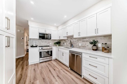 80 Coachway Gardens Sw, Calgary, AB - Indoor Photo Showing Kitchen With Stainless Steel Kitchen With Upgraded Kitchen