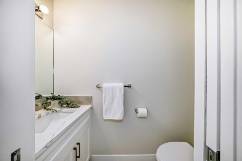 80 Coachway Gardens Sw, Calgary, AB - Indoor Photo Showing Bathroom