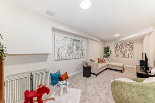 80 Coachway Gardens Sw, Calgary, AB - Indoor