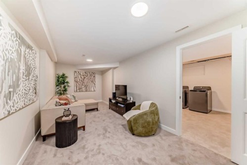 80 Coachway Gardens Sw, Calgary, AB - Indoor Photo Showing Other Room