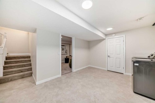 80 Coachway Gardens Sw, Calgary, AB - Indoor