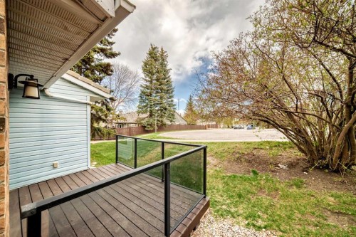 80 Coachway Gardens Sw, Calgary, AB - Outdoor