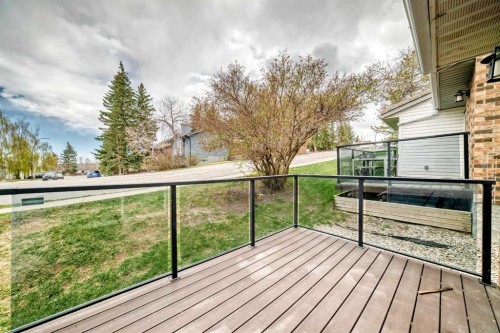 80 Coachway Gardens Sw, Calgary, AB - Outdoor