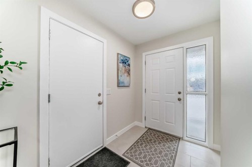 80 Coachway Gardens Sw, Calgary, AB - Indoor Photo Showing Other Room