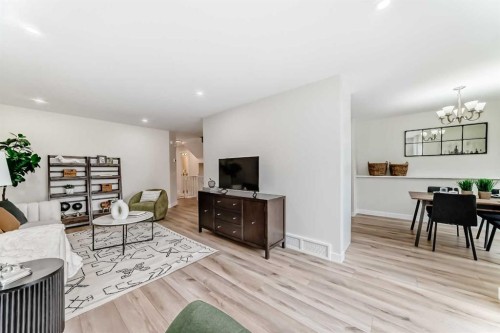 80 Coachway Gardens Sw, Calgary, AB - Indoor Photo Showing Other Room