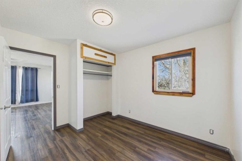 4712 51 Avenue, Alix, AB - Indoor Photo Showing Other Room