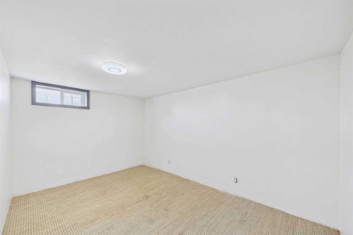 4712 51 Avenue, Alix, AB - Indoor Photo Showing Other Room