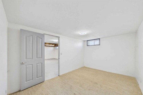 4712 51 Avenue, Alix, AB - Indoor Photo Showing Other Room
