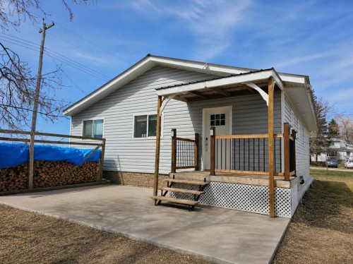 4712 51 Avenue, Alix, AB - Outdoor