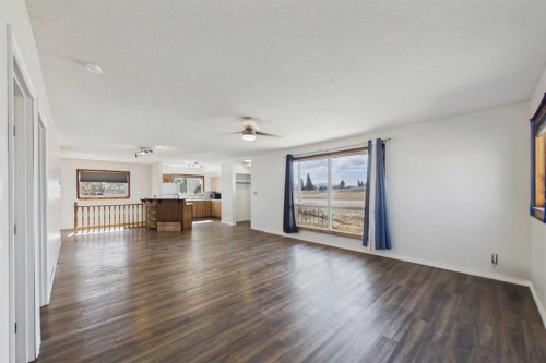 4712 51 Avenue, Alix, AB - Indoor Photo Showing Living Room