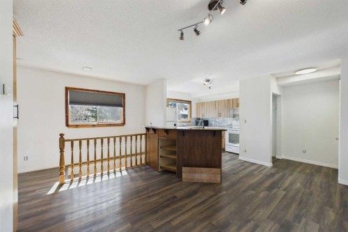 4712 51 Avenue, Alix, AB - Indoor