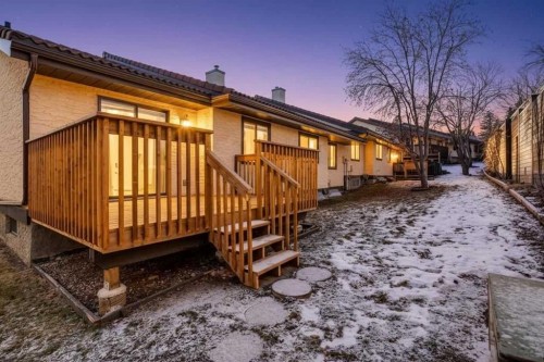 8-118 Strathcona Road Sw, Calgary, AB - Outdoor