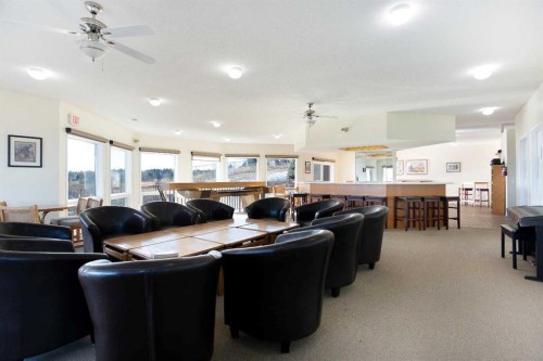 8-118 Strathcona Road Sw, Calgary, AB - Indoor