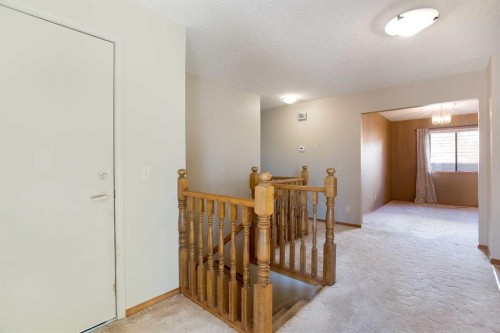 8-118 Strathcona Road Sw, Calgary, AB - Indoor Photo Showing Other Room