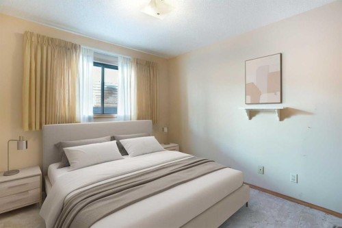 8-118 Strathcona Road Sw, Calgary, AB - Indoor Photo Showing Bedroom