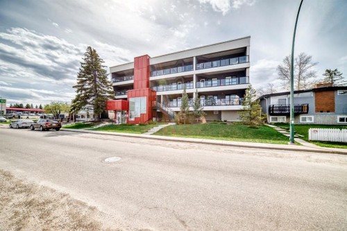 201-1629 38 Street SW Calgary, AB T3C 1T8